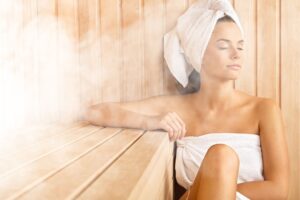 Sauna und Abnehmen: Warum du deinem Körper mit regelmäßigen Saunabesuchen beim Abnehmen hilfst