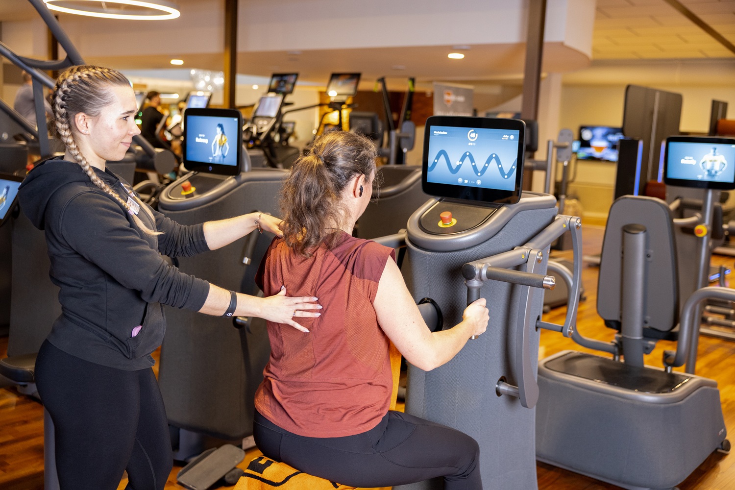 Geführtes Ganzkörpertraining am EGYM Zirkel im Elan