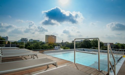 Elan Fitnessstudio Hannover Dachterrasse mit Pool