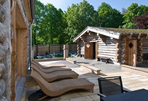 Saunagarten mit Tauchbecken, Duschsoka und Kneipbecken in Wennigsen